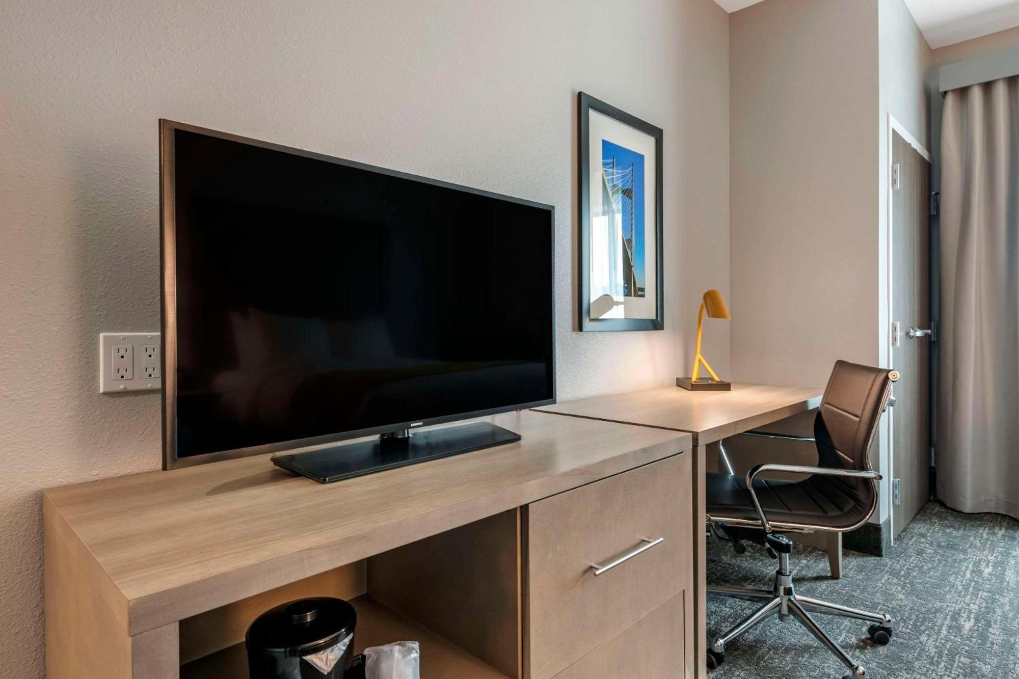 Comfort Inn & Suites Jacksonville - Orange Park Near Naval Air Station Экстерьер фото